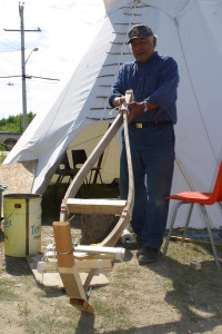 Eddy Trapper making snowshoe